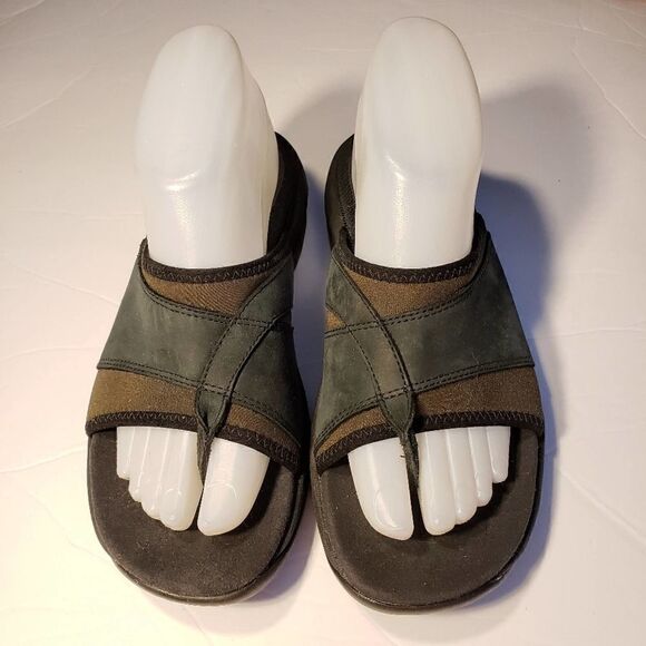 Clarks Shoes - Clarks Springers Leather Flip Flops Sandals sz 7M